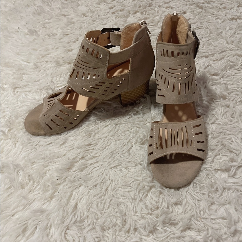 Adorable heeled dress sandals